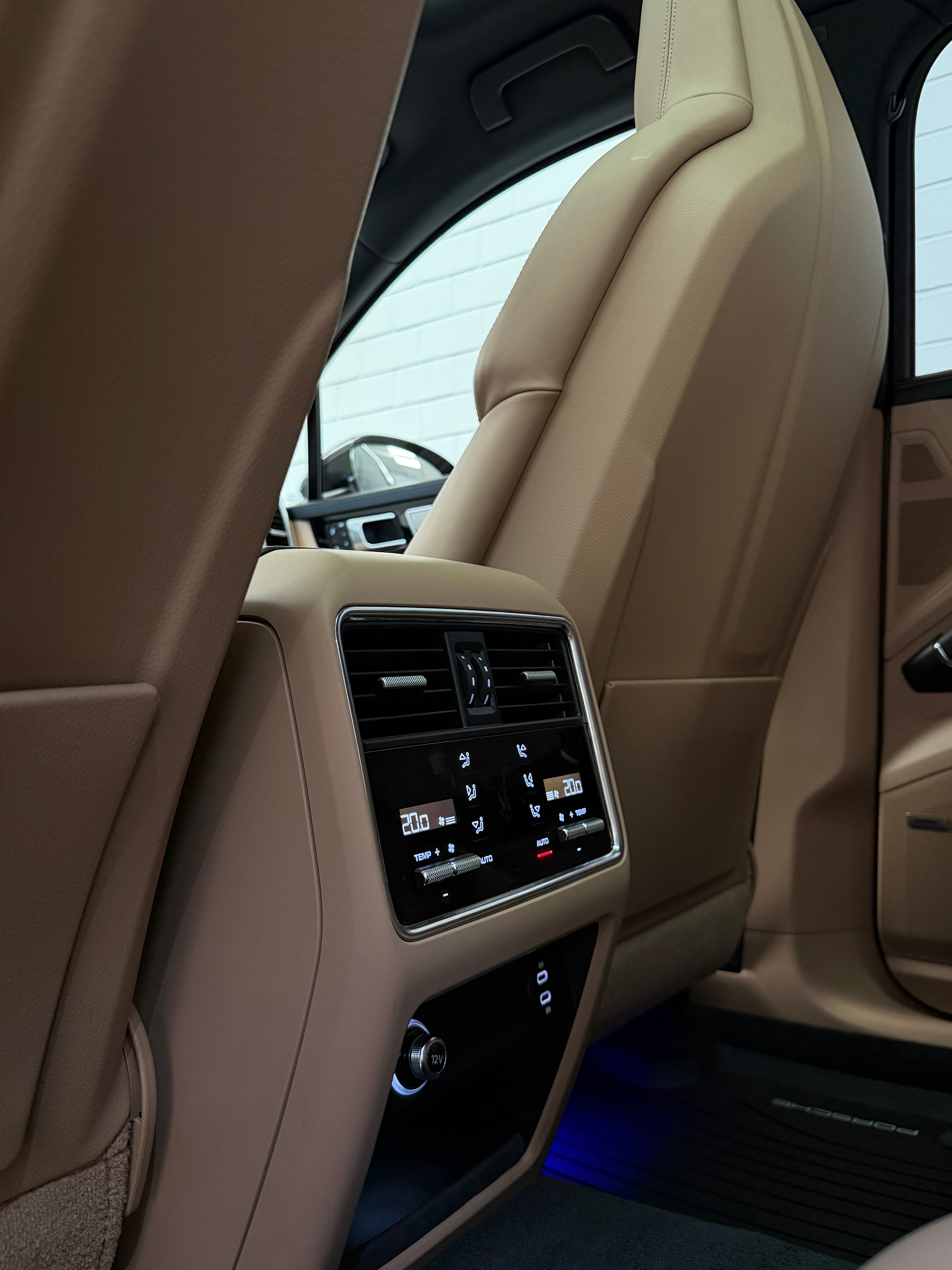 Porsche Cayenne Coupé E-Hybrid PLATINUM EDITION